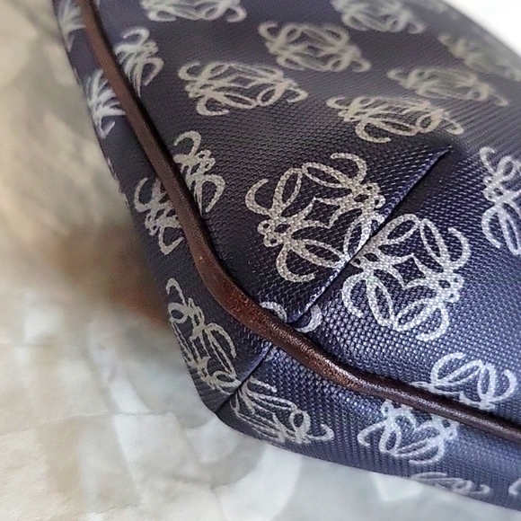 Loewe Vintage Anagram Crossbody Bag PVC Leather - Picture 5 of 16